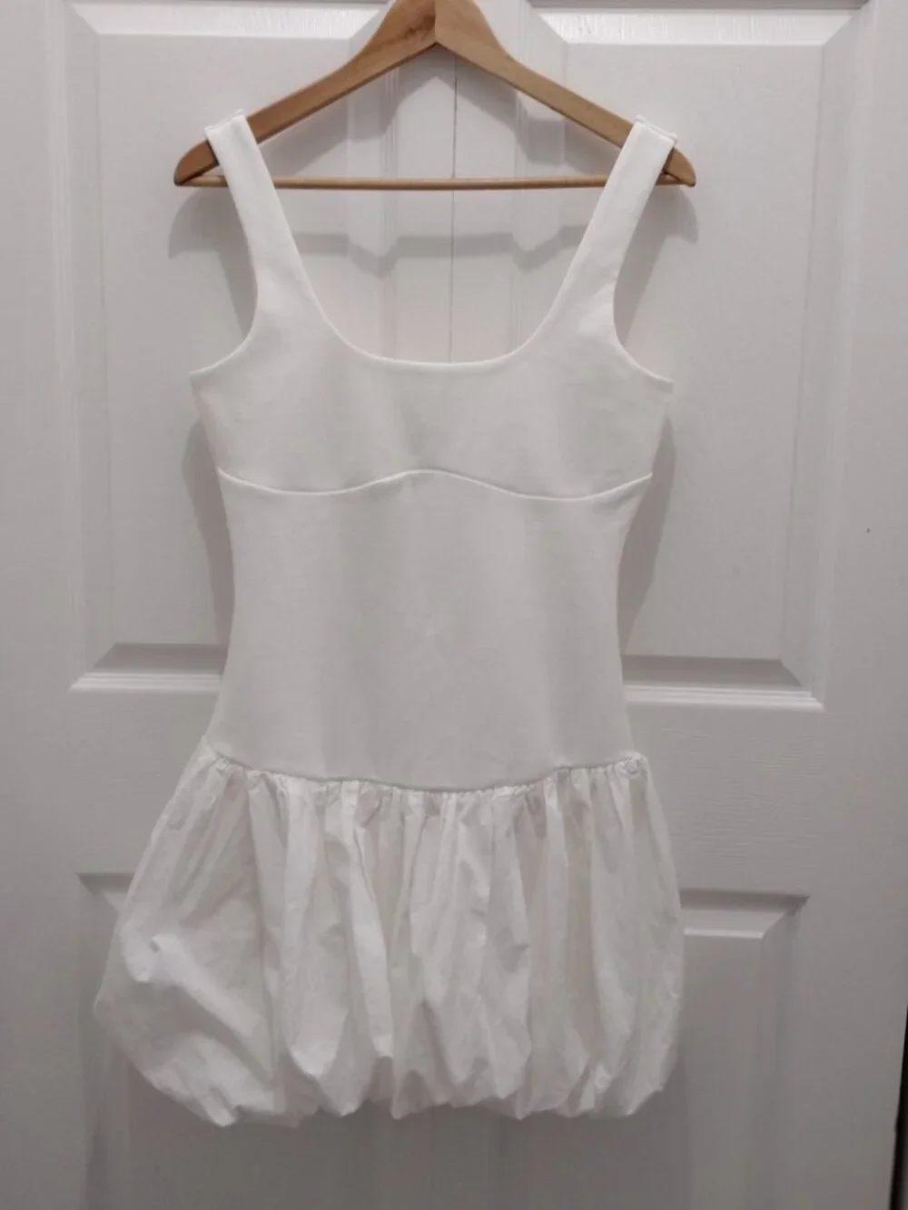 Mable White Bubble Hem Mini Dress Size M Scoop Neck Sleeveless Fit & Flare NWOT - Picture 4 of 7